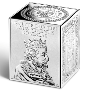 Awers srebrna moneta w kształcie prostopadłościanu w temacie Tysiąclecie koronacji Bolesława Chrobrego 2025